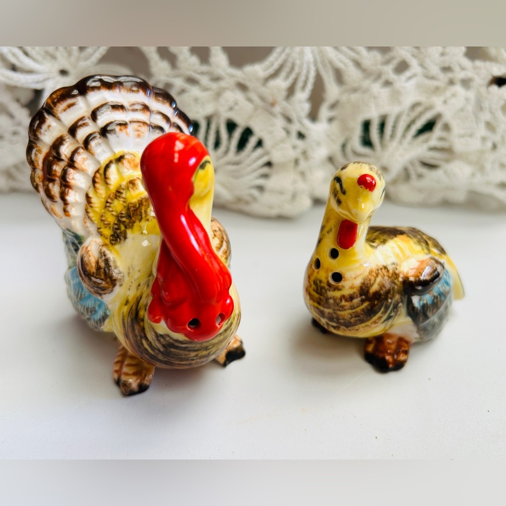 Vintage Tom & hen salt & pepper shakers set. Excellent condition NO cracks/chips